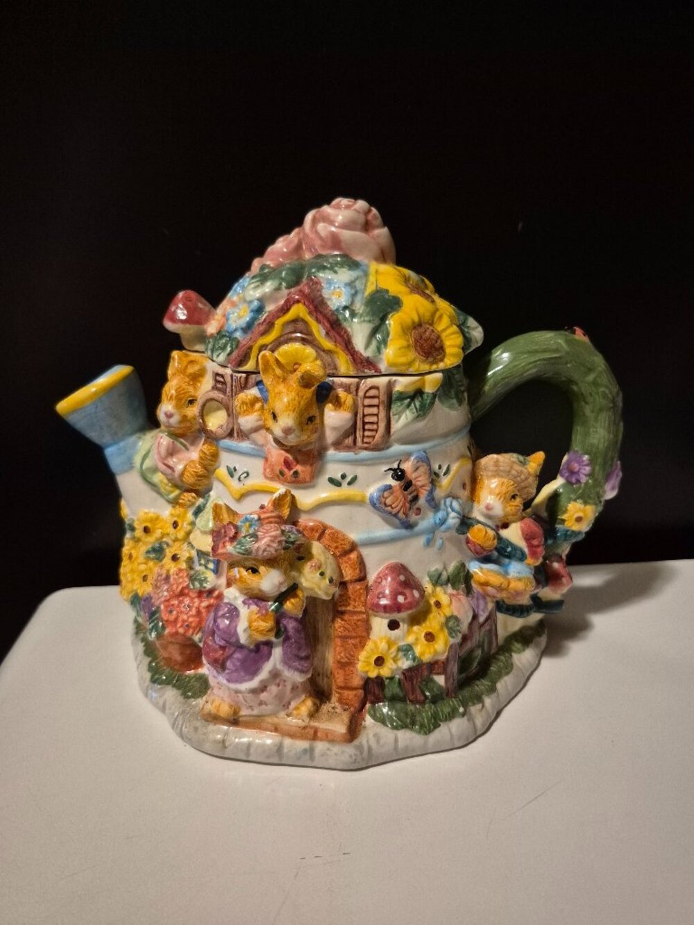 VINTANGE 199Os MERCURIES "SPRINGTIME GARDEN" TEAPOT